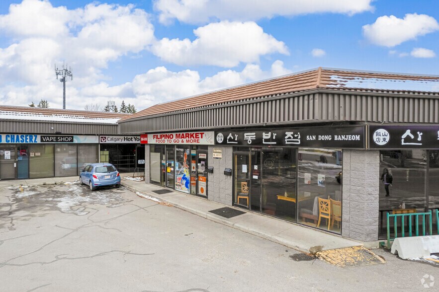 3803 26 Av SW, Calgary, AB à louer - Photo du bâtiment - Image 2 de 5