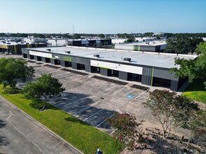 10325 Landsbury Dr, Houston, TX for lease Building Photo- Image 1 of 2