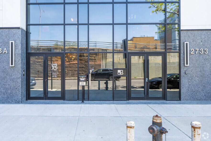 2733 E 12th St, Brooklyn, NY à louer - Photo du bâtiment - Image 3 de 6