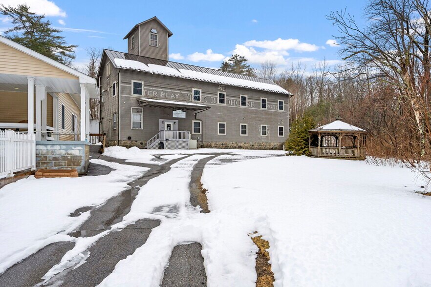 The River Street Portfolio portefeuille de 2 propriétés à vendre sur LoopNet.ca - Photo du bâtiment - Image 1 de 19