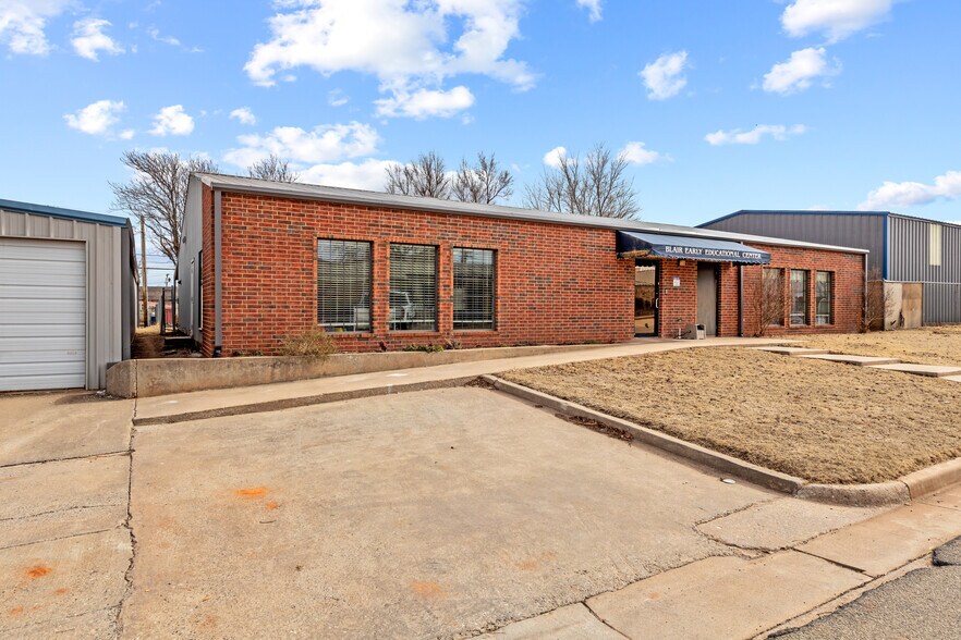 217 N 6th St, Kingfisher, OK à vendre - Photo du bâtiment - Image 3 de 30