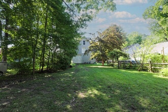 12 Lounsbury Ct, Kingston, NY for lease Interior Photo- Image 2 of 19