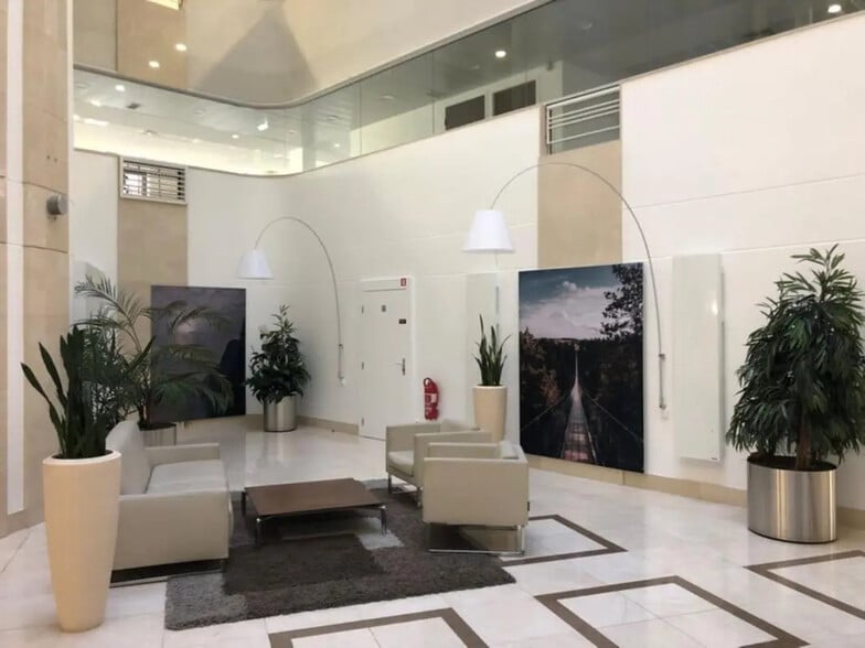 4 Rue Joseph Monier, Rueil-Malmaison for lease - Building Photo - Image 3 of 11