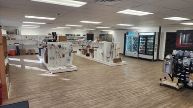 3231 N Decatur Blvd, Las Vegas, NV à louer Photo intérieure- Image 2 de 4