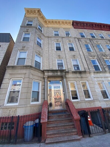 208 Sumpter St, Brooklyn, NY à vendre - Photo du bâtiment - Image 3 de 5