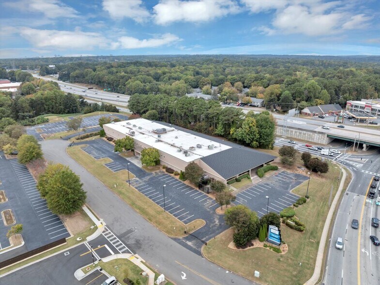6920 Jimmy Carter Blvd, Norcross, GA à louer - Photo du bâtiment - Image 2 de 8