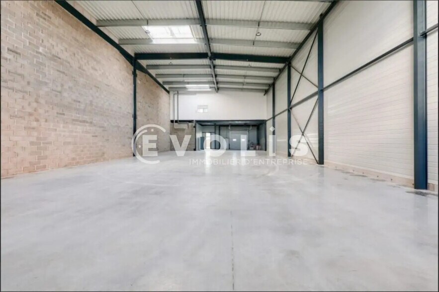 4 Bis Rue Diderot, Saint-Michel-sur-Orge for lease - Interior Photo - Image 2 of 8