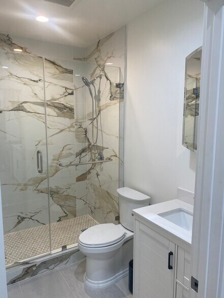 405 W Broadway, Glendale, CA à vendre - Photo du bâtiment - Image 2 de 30