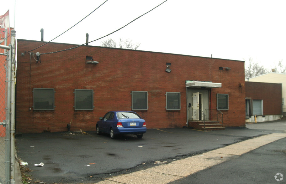 706-720 Trumbull St, Elizabeth, NJ for lease - Building Photo - Image 2 of 4