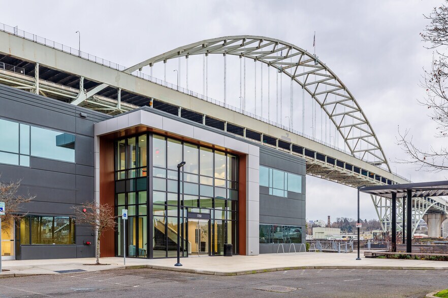 1750 NW Naito Pky, Portland, OR à vendre - Photo du bâtiment - Image 1 de 16