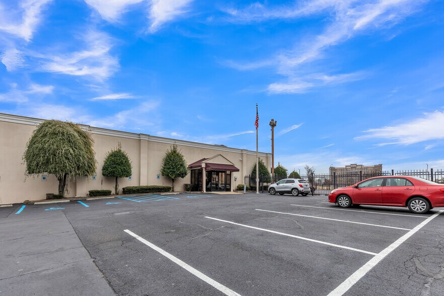 309 Monroe Ave, Memphis, TN à vendre - Photo du bâtiment - Image 2 de 5