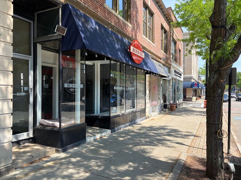 675-685 Washington St, Norwood, MA à louer - Photo du bâtiment - Image 2 de 9