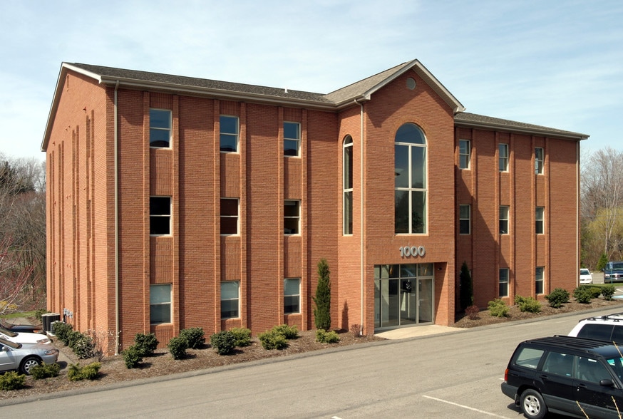 1000 Commerce Dr, Coraopolis, PA for sale - Building Photo - Image 2 of 3