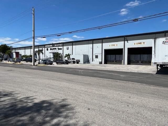 2980 NW 74th Ave, Miami, FL à louer - Photo du bâtiment - Image 2 de 3