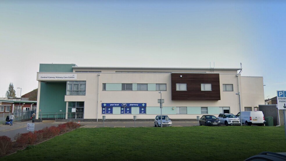 Long Rd, Canvey Island à louer - Photo du bâtiment - Image 1 de 2
