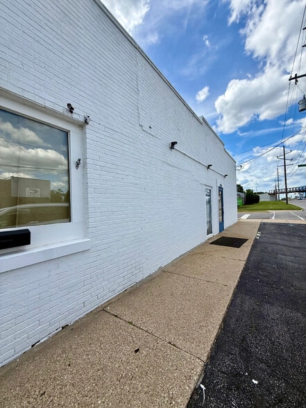 6730 Columbia Ave, Hammond, IN à vendre - Photo du bâtiment - Image 3 de 11