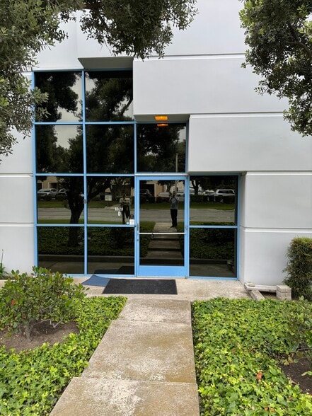 6020 Nicolle St, Ventura, CA for lease - Building Photo - Image 3 of 7
