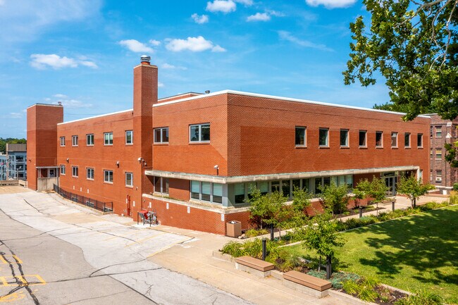 More details for 2323 Grand Ave, Des Moines, IA - Coworking for Lease