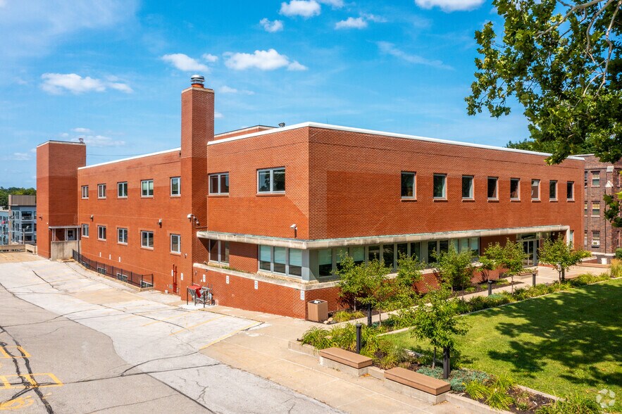 2323 Grand Ave, Des Moines, IA à louer - Photo du bâtiment - Image 1 de 16