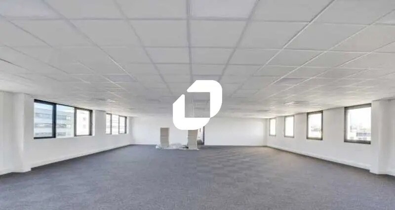 Flex in Clichy for lease Interior Photo- Image 1 of 13