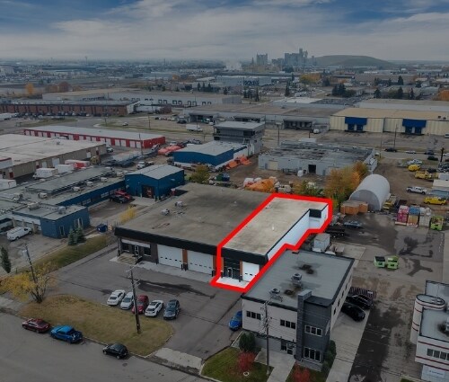 12846 146th St NW, Edmonton, AB à louer - Photo du bâtiment - Image 2 de 6