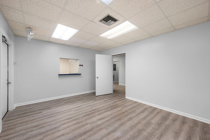 1801 SE Hillmoor Dr, Port Saint Lucie, FL for lease - Primary Photo - Image 1 of 12