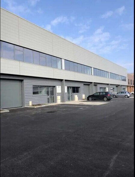 Flex dans Bussy-Saint-Martin à louer - Photo du bâtiment - Image 1 de 2