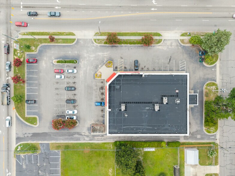 419 W Broad St, Saint Pauls, NC à vendre - Photo du bâtiment - Image 2 de 8