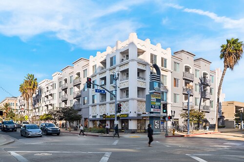 590 Pine Ave, Long Beach, CA à vendre Photo du bâtiment- Image 1 de 8