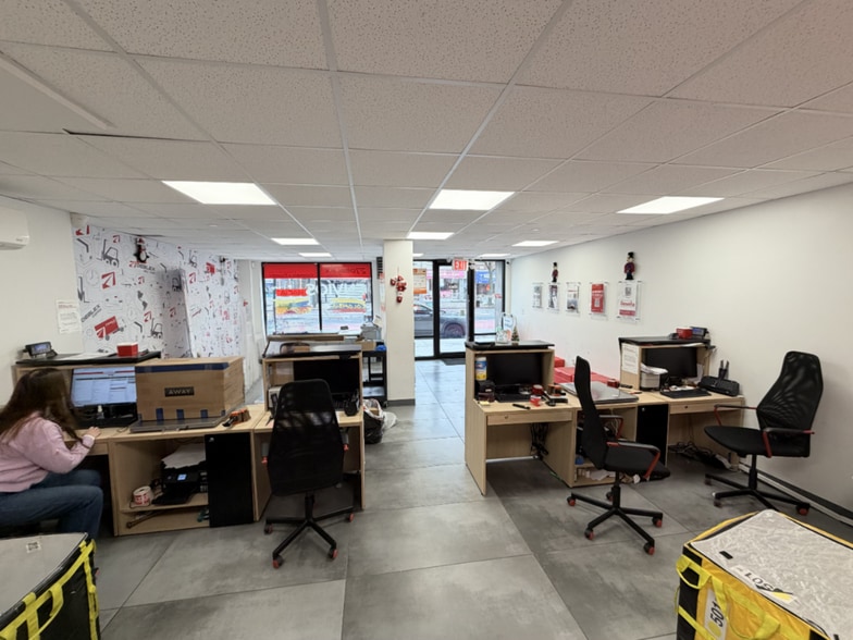 10308 Northern Blvd, Corona, NY for lease - Interior Photo - Image 2 of 6