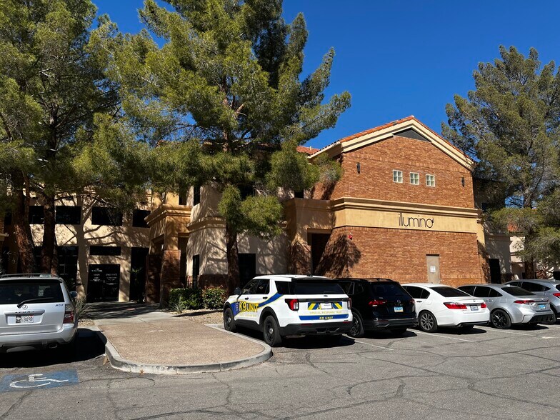 6787 W Tropicana Ave, Las Vegas, NV à louer - Photo du bâtiment - Image 3 de 30