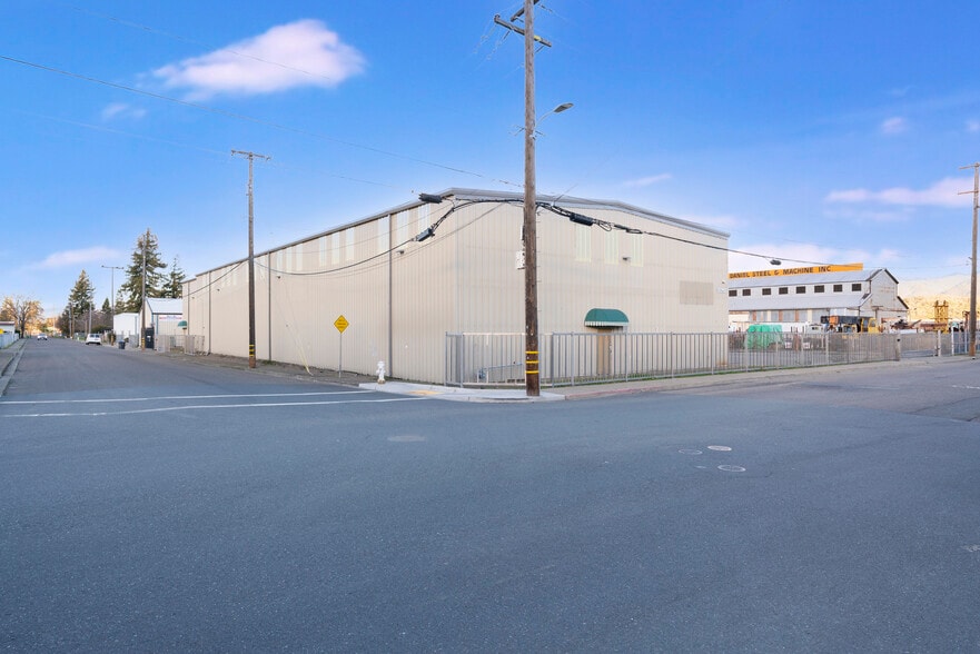 120 Brush St, Ukiah, CA for lease - Building Photo - Image 3 of 12