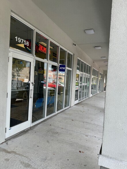 19750 NW 27th Ave, Miami Gardens, FL à louer - Photo du bâtiment - Image 3 de 3