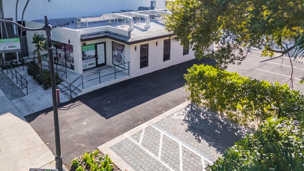 1760 SW 22 St, Coral Gables, FL à louer - Photo du bâtiment - Image 2 de 16