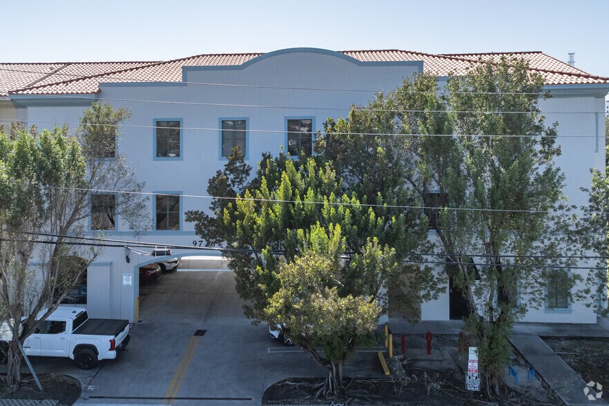 9726 E Indigo St, Miami, FL à louer - Photo du bâtiment - Image 1 de 10