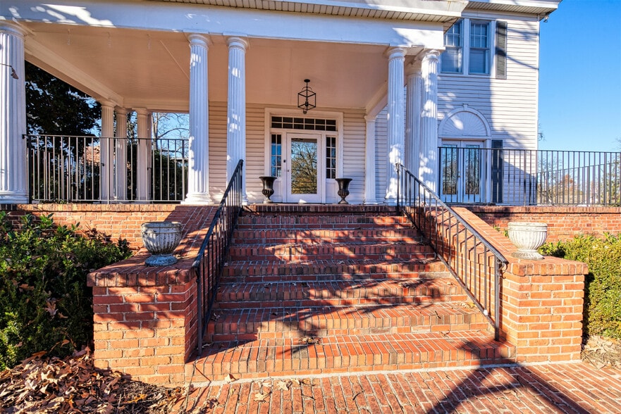 1011 E Washington St, Greenville, SC for lease - Building Photo - Image 3 of 21