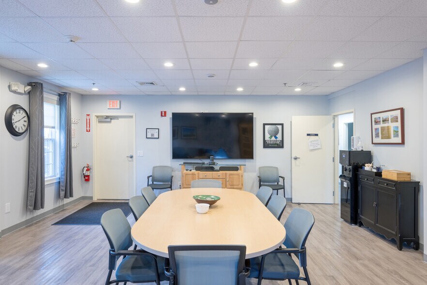 400 Massasoit Ave, East Providence, RI à louer - Photo intérieure - Image 3 de 11