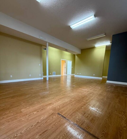 303 E Historic Columbia River Hwy, Troutdale, OR à louer - Photo du bâtiment - Image 3 de 9