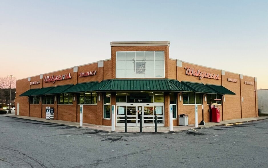 103 Greenville Blvd SE, Greenville, NC for lease - Primary Photo - Image 1 of 5