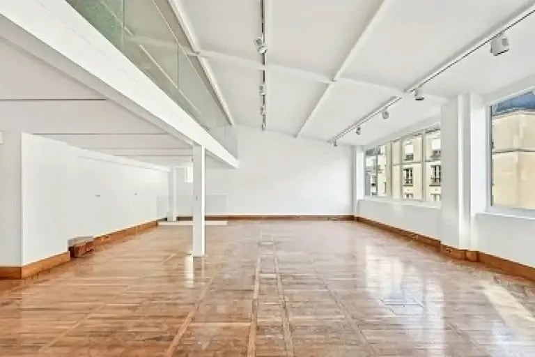 Office in Paris for lease - Interior Photo - Image 1 of 6