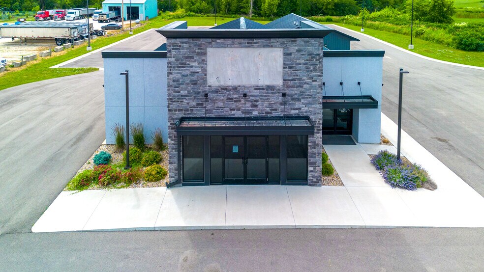 1010 251 Hwy, Rochelle, IL à vendre - Photo du bâtiment - Image 2 de 25