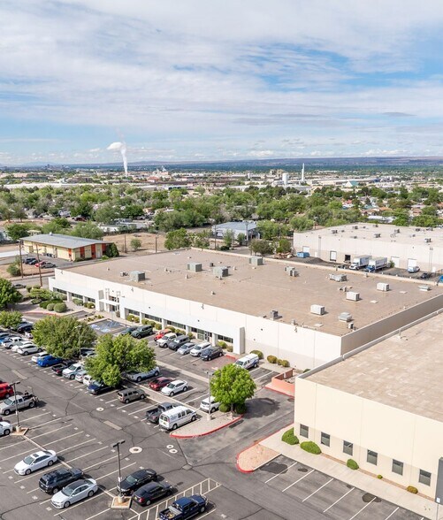 5321 Wilshire Ave NE, Albuquerque, NM à vendre - Photo du bâtiment - Image 2 de 23