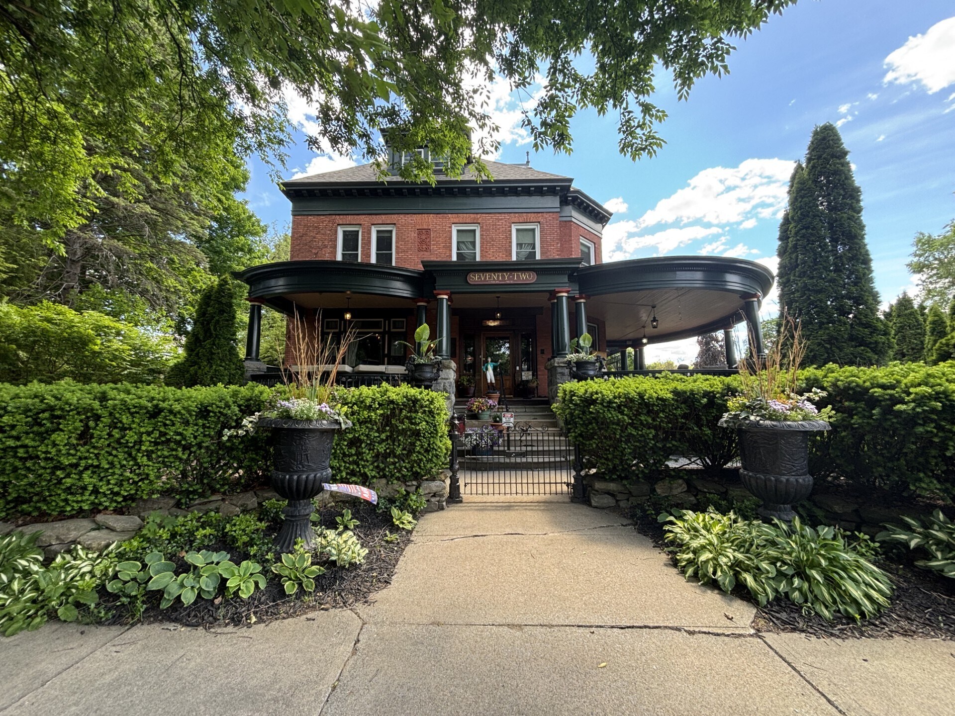 72 Union Ave, Saratoga Springs, NY à vendre Photo du bâtiment- Image 1 de 52