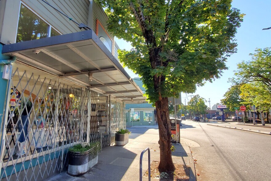 8621 N Lombard St, Portland, OR à vendre - Photo du bâtiment - Image 2 de 8