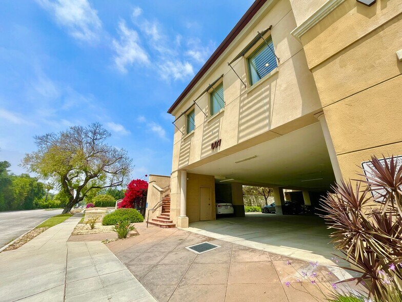 7 W Foothill Blvd, Arcadia, CA à vendre - Photo du bâtiment - Image 3 de 11
