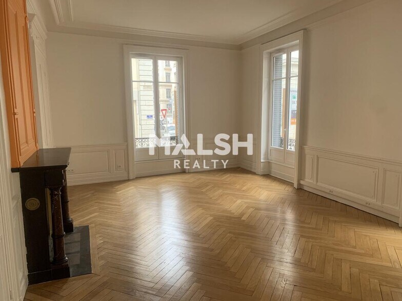 Bureau dans Lyon à louer - Photo du bâtiment - Image 3 de 16
