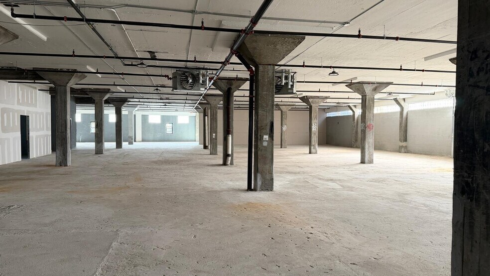 815 E 135th St, Bronx, NY à vendre - Photo intérieure - Image 2 de 7