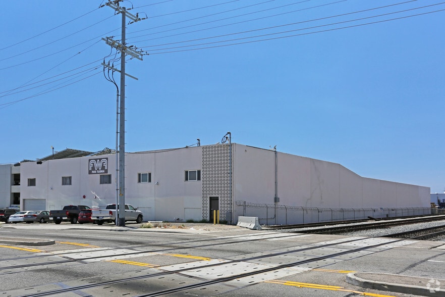 7005 Tujunga Ave, North Hollywood, CA for lease - Building Photo - Image 2 of 12