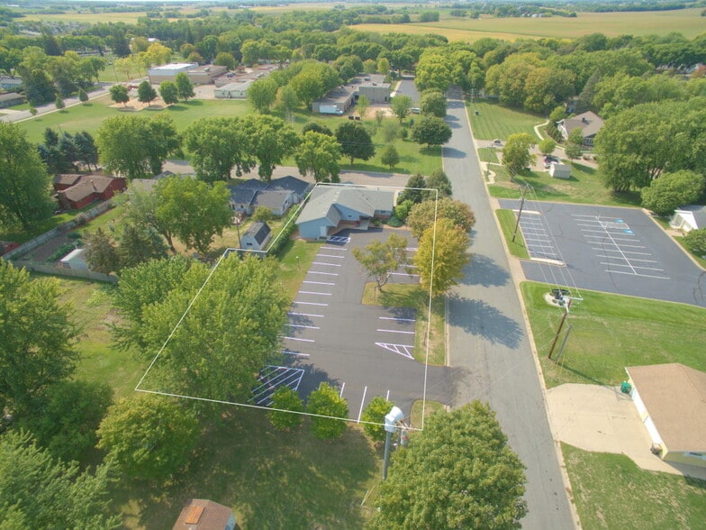 123 Fairlawn Ave W, Winsted, MN à vendre - Photo du bâtiment - Image 2 de 22