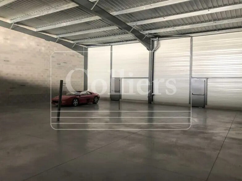 Flex in Éguilles for lease - Interior Photo - Image 1 of 4